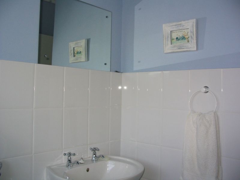 Bathroom2.jpg