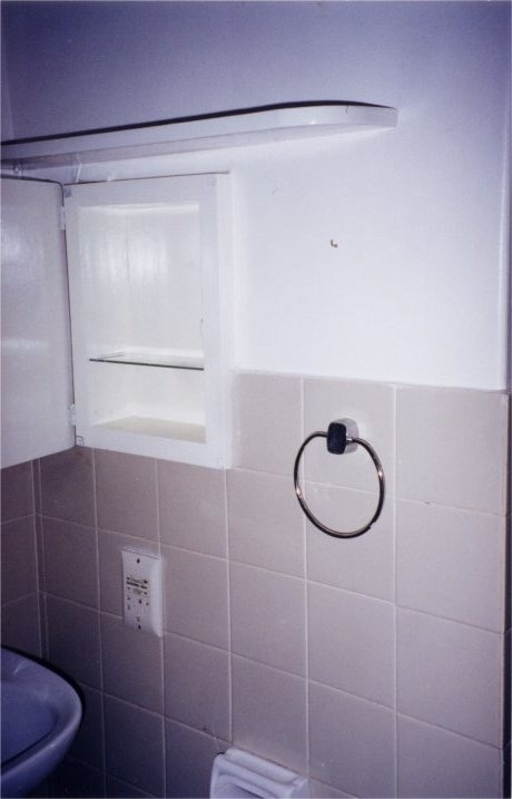 old_bathroom.jpg